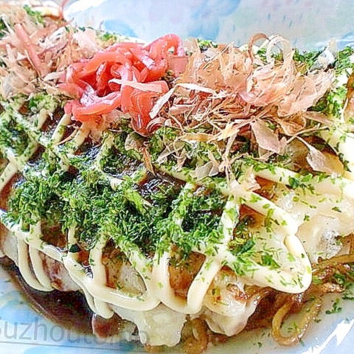 お昼はチーズハム焼きそばのお好み焼き